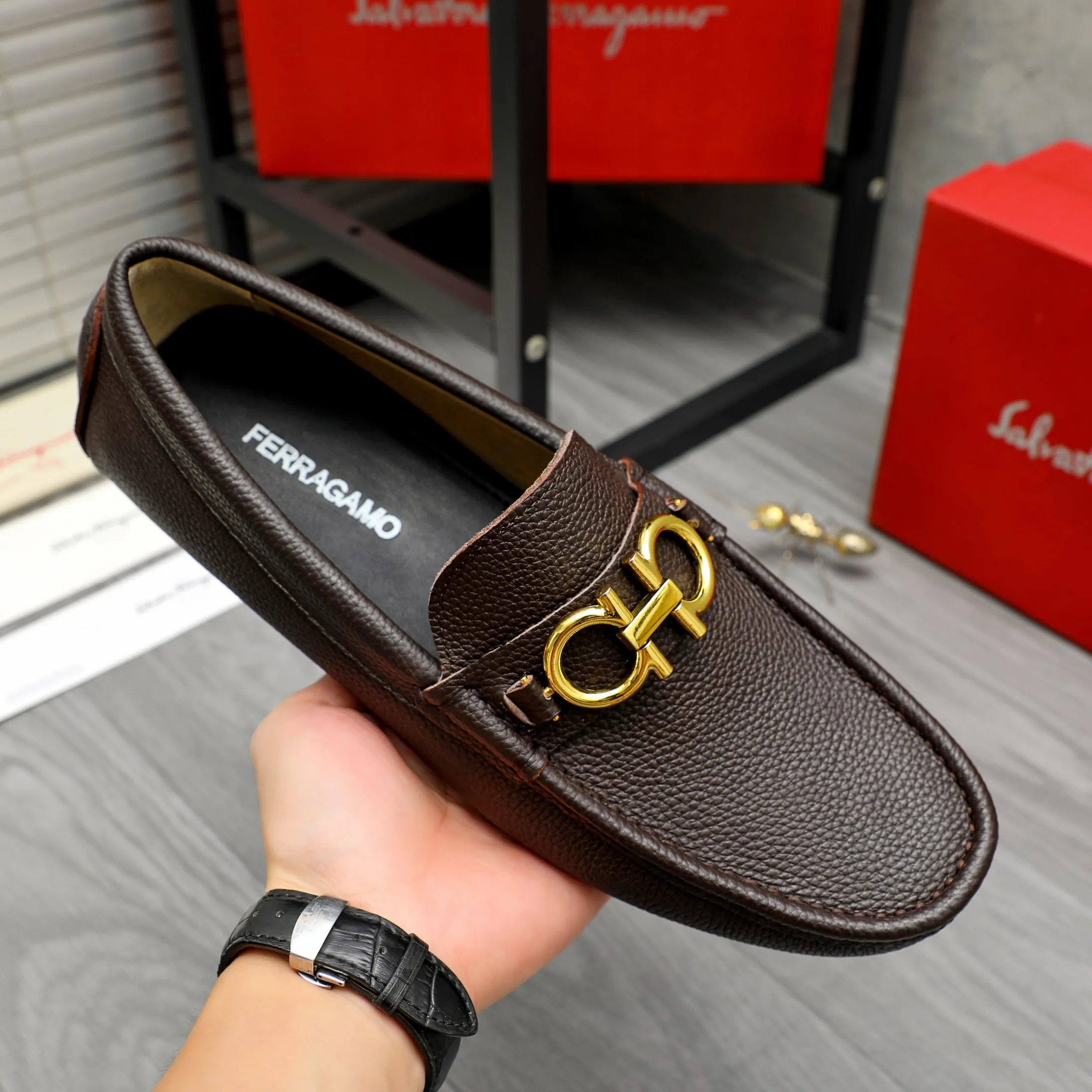 Men's shoes 💰420 Product trademark: Ferragamo "Ferragamo" business casual slip-on shoes Regular size: 38-46 (45.46 custom-made and non-returnable) Product materials: Selected small pebbled cowhide upper, sheepskin lining, original rubber outsole